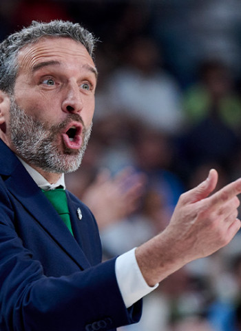Ibon Navarro, cerca del Crvena Zvezda