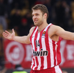 EuroLeague: Vezenkov lidera al Olympiacos rumbo a la final: “Nuestra defensa fue élite”