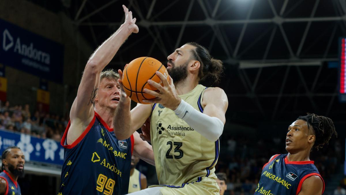 ACB: El MoraBanc celebra la permanencia pese a caer ante el Barça en el tiempo extra (95-100)