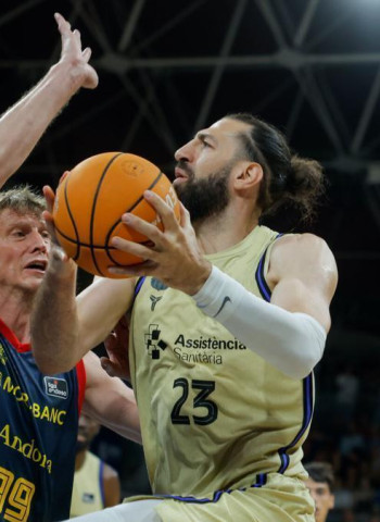 ACB: El MoraBanc celebra la permanencia pese a caer ante el Barça en el tiempo extra (95-100)