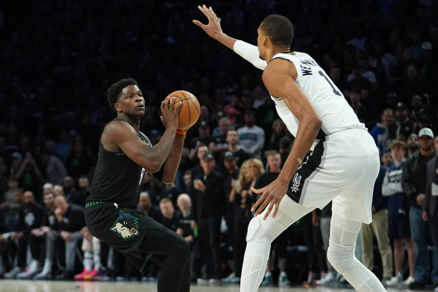 NBA: Anthony Edwards rescata a Minnesota Timberwolves tras la expulsión de Wembanyama y empata la serie (114-109) [2-2]