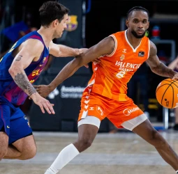 ACB: El Valencia Basket asalta el Palau, acaba segundo y complica el camino del Barça (77-102)