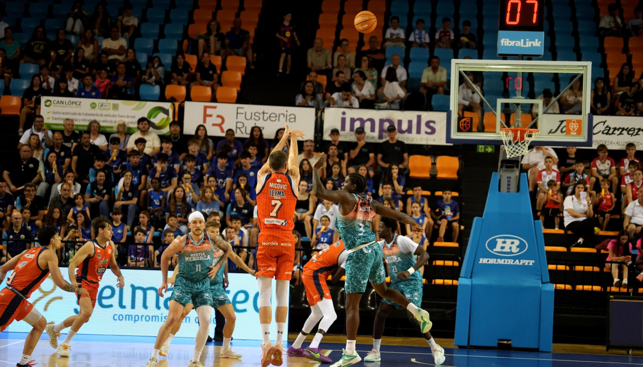 FEB Playoffs: Leyma Coruña Advances to Promotion Final Four with Victory Over Menorca (76-87) [3-1]