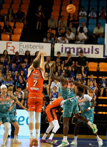 FEB Playoffs: Leyma Coruña Advances to Promotion Final Four with Victory Over Menorca (76-87) [3-1]