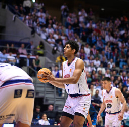 El Monbus Obradoiro vuelve a la ACB de la mano de Epi y con un gran Sergi Quintela (85-68)