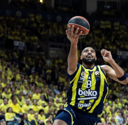 Fenerbahce y Anadolu Efes avanzan a semifinales y se citan en la Liga turca