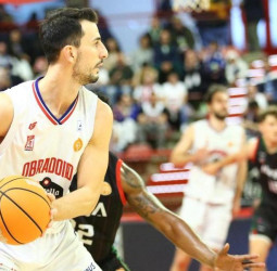 Primera FEB: Monbus Obradoiro arrasa al Grupo Alega Cantabria y acaricia el ascenso a la ACB (65-95)