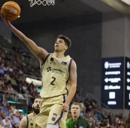 ACB: El Barça tumba a un combativo Coviran Granada y sigue soñando con la segunda plaza (98-101)