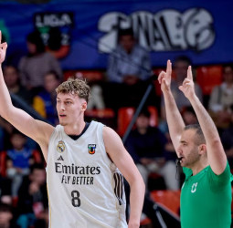 Liga U: El Real Madrid supera al Burgos y habrá Clásico en la final (74-102)
