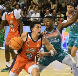 Primera FEB: El Hestia Menorca obliga al cuarto partido tras tumbar al Leyma Coruña en la prórroga (85-82)