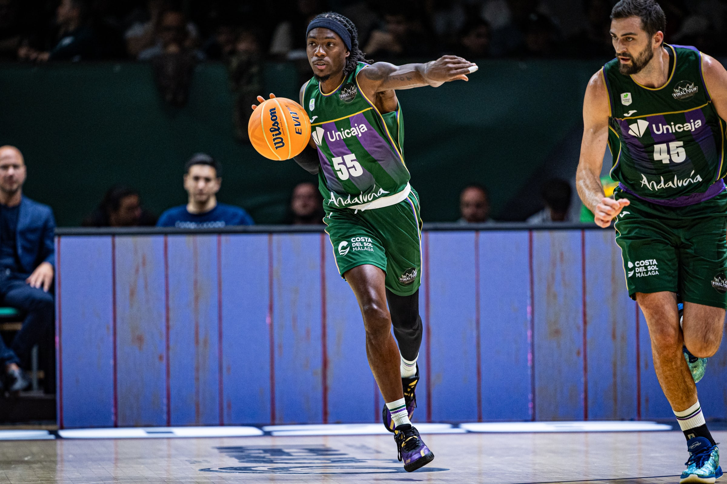 Unicaja se lleva el duelo español y queda tercera clasificada de la BCL (85-80)