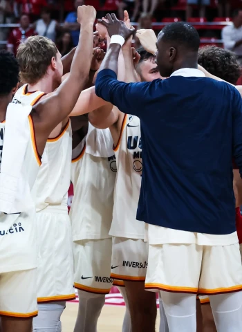 ACB: El UCAM Murcia mantiene la segunda plaza tras ganar en Zaragoza (90-100)