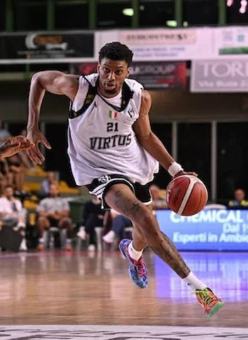 EuroLeague: Derrick Alston despierta interés en Europa, pero la Virtus quiere blindarle