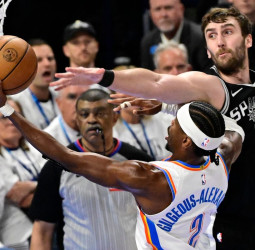 NBA: Oklahoma City Thunder recupera el mando ante San Antonio Spurs y acaricia las Finales (127-114)