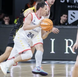 ACB: Kyle Kuric silencia el Santiago Martín y da vida al MoraBanc Andorra (89-90)
