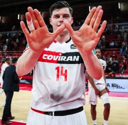 ACB: Coviran Granada conquista Zaragoza y mantiene vivo el sueño de la permanencia (74-85)