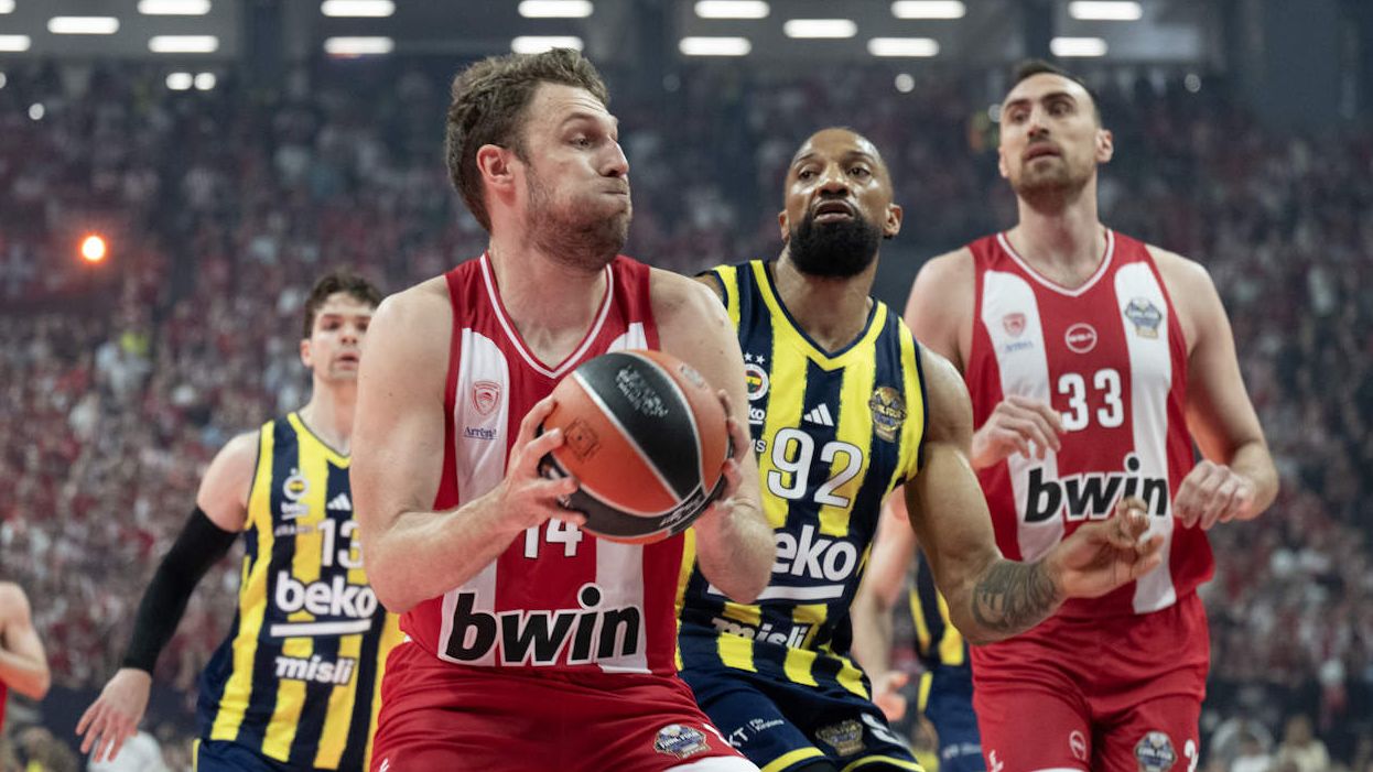 EuroLeague: Olympiacos destroza al Fenerbahce y regresa a la final continental (79-61)