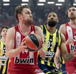 EuroLeague: Olympiacos destroza al Fenerbahce y regresa a la final continental (79-61)