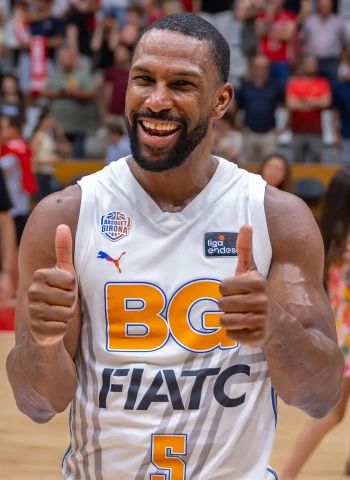 ACB: El Bàsquet Girona cierra su mejor temporada con un triunfo de prestigio ante el Joventut (82-77)