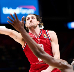 El Milan golpea primero en Brescia y toma ventaja en semifinales de la Lega (72-88)