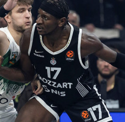 Olympiacos se mueve por Isaac Bonga