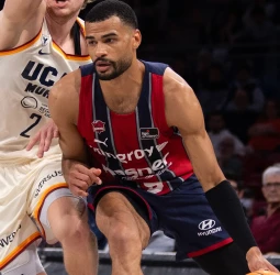ACB: El Baskonia golpea al UCAM Murcia y aprieta la lucha por el Top 4 (87-80)