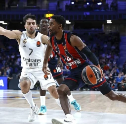 Partizan acelera por Kobi Simmons tras enfriarse su renovación con Baskonia