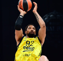 Khem Birch apunta al ARIS BC tras su etapa en Fenerbahçe