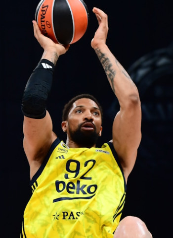 Khem Birch apunta al ARIS BC tras su etapa en Fenerbahçe