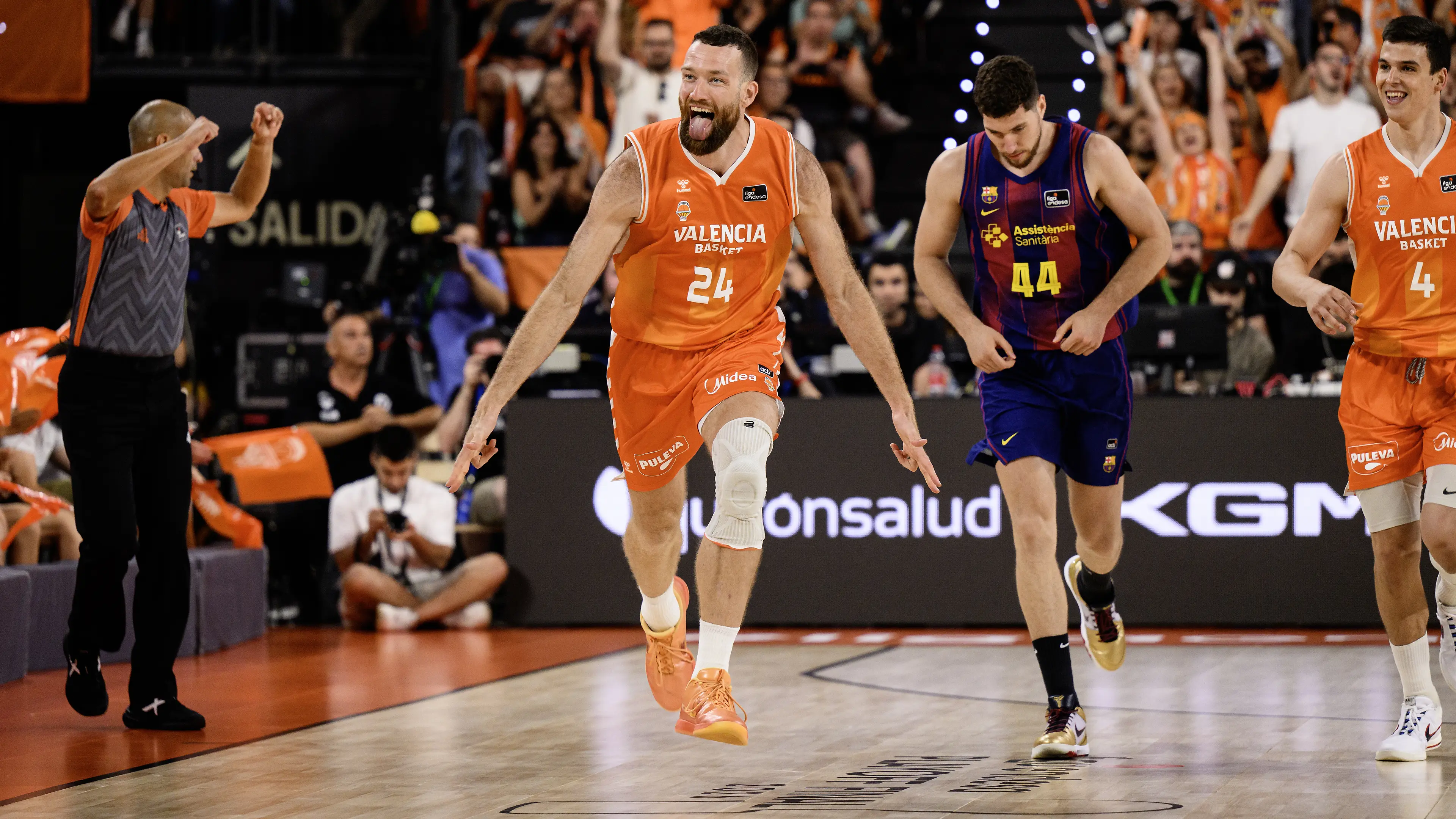 Valencia Basket desborda al Barça y empata la final antes de que se traslade al Palau (102-75)