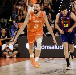 Valencia Basket desborda al Barça y empata la final antes de que se traslade al Palau (102-75)
