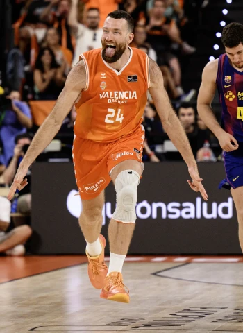 Valencia Basket Dominates Barcelona to Even Finals Series Before Moving to Palau (102-75)