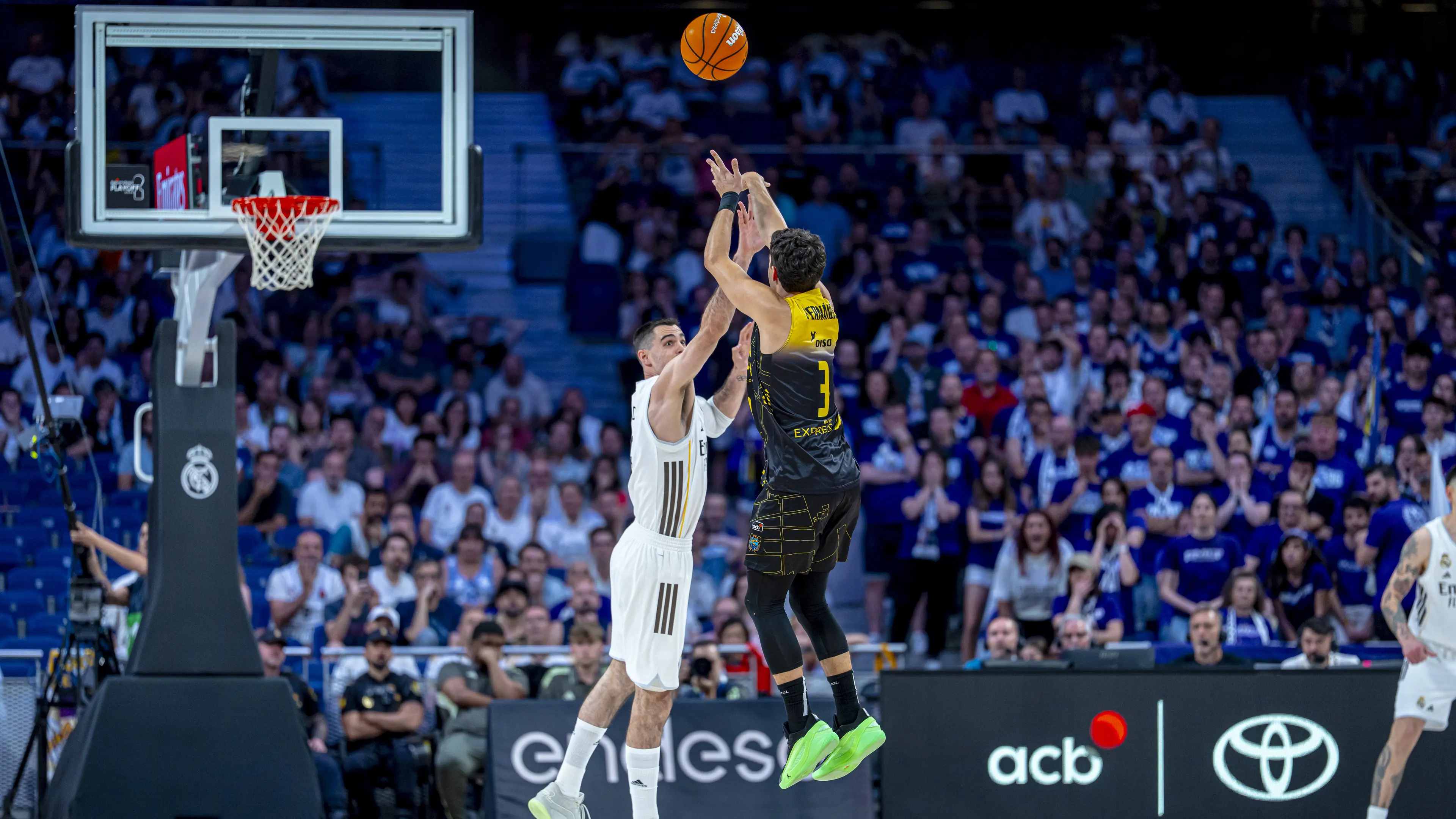 ACB: La Laguna Tenerife asalta Madrid y deja al Real contra las cuerdas (97-98)