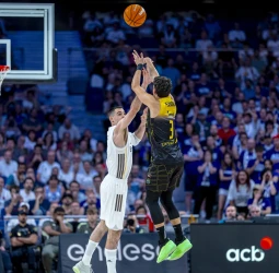 ACB: La Laguna Tenerife asalta Madrid y deja al Real contra las cuerdas (97-98)