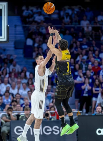 ACB: La Laguna Tenerife asalta Madrid y deja al Real contra las cuerdas (97-98)