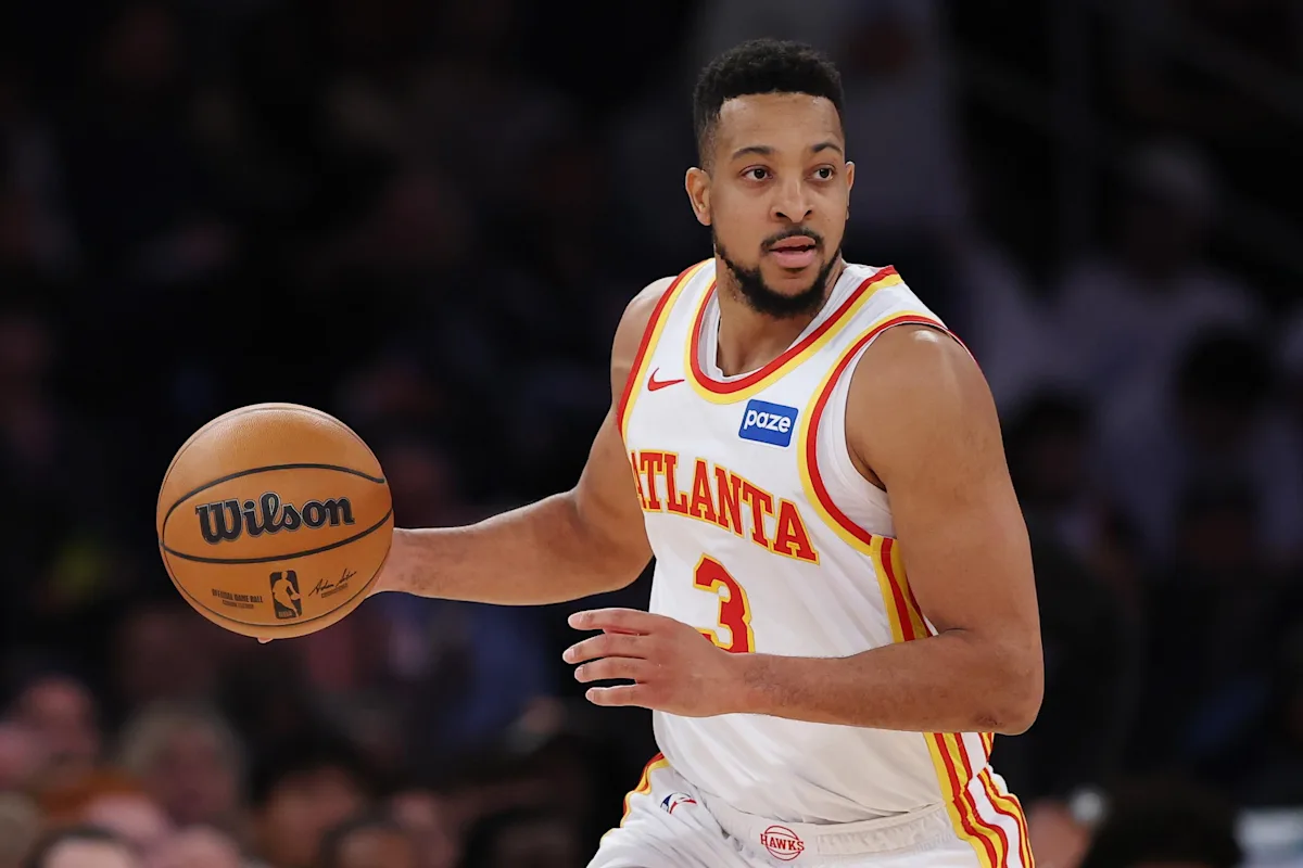 C.J. McCollum seguirá en Atlanta por una temporada más