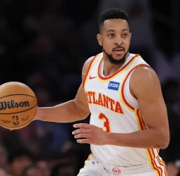 C.J. McCollum seguirá en Atlanta por una temporada más