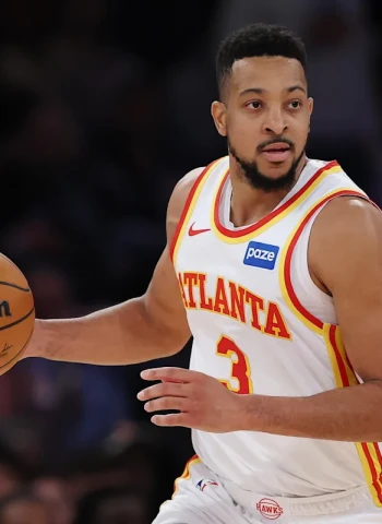 C.J. McCollum seguirá en Atlanta por una temporada más