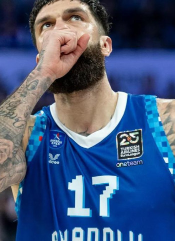 Duro golpe para Anadolu Efes: Vincent Poirier estará entre ocho y nueve meses de baja