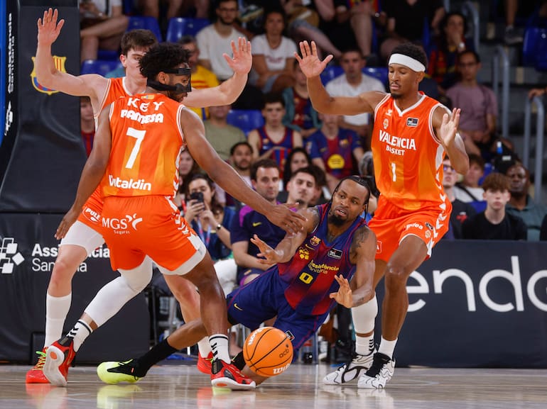 Valencia Basket se proclama Campeón de la ACB en el Palau tras otra exhibición de juego (84-108)