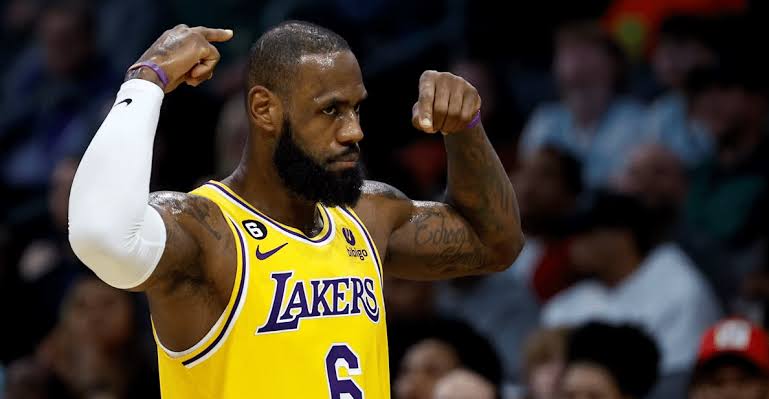 LeBron James dejará los Lakers y saldrá a la agencia libre