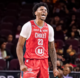 Chibuzo Agbo apunta al Kids&Us Manresa
