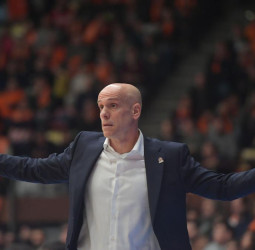 El Leyma Coruña confirma la continuidad de Carles Marco para su regreso a la Liga Endesa