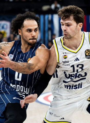 Anadolu Efes sobrevive a Fenerbahce y se mete de lleno en la semifinal turca, 102-93