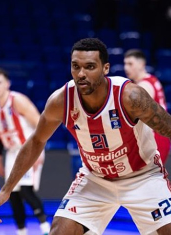 Olimpia Milán avanza por Joel Bolomboy