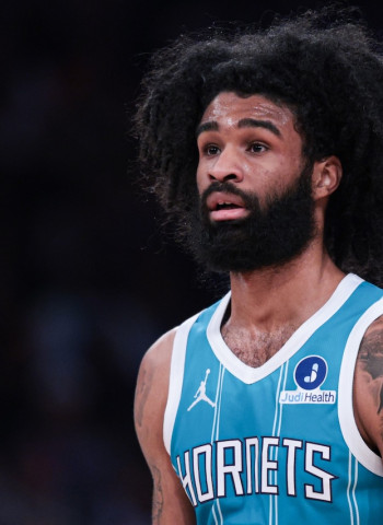 Coby White continuará en los Hornets con un contrato de 74 millones de dólares