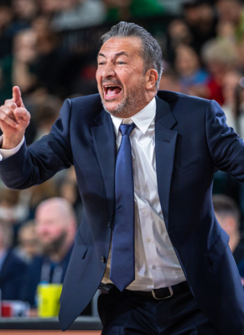 Anadolu Efes prepara el regreso de Luca Banchi tras la salida de Pablo Laso