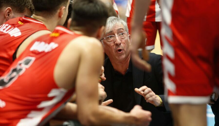 Moncho Fernández aparece como primer candidato para el banquillo de Unicaja