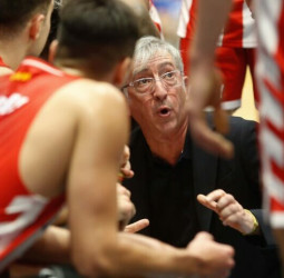 Moncho Fernández aparece como primer candidato para el banquillo de Unicaja