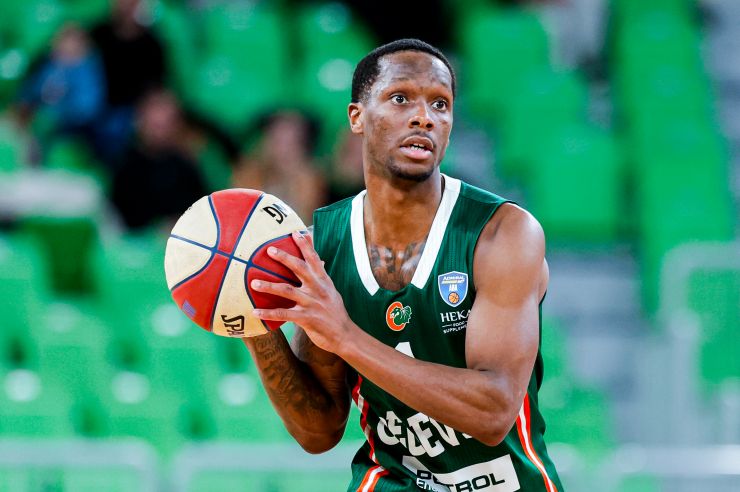 Umoja Gibson gana enteros para reforzar la dirección de juego del Barcelona